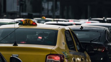 Tampon Tamponu - Romanya 'nın Bükreş kentinde yoğun trafik yoğunluğu, 2023