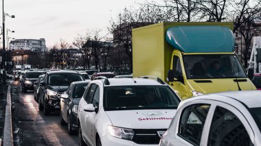 Tampon Tamponu - Romanya 'nın Bükreş kentinde yoğun trafik yoğunluğu, 2023