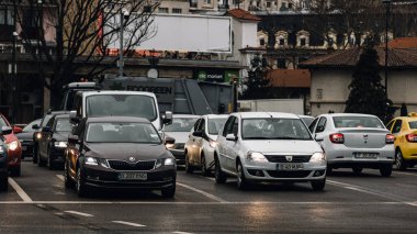Tampon Tamponu - Romanya 'nın Bükreş kentinde yoğun trafik yoğunluğu, 2023
