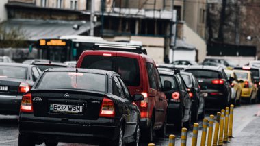 Tampon Tamponu - Romanya 'nın Bükreş kentinde yoğun trafik yoğunluğu, 2023