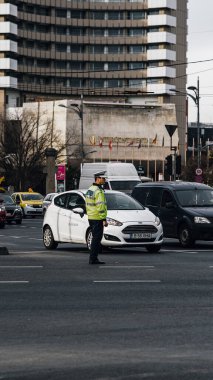 Tampon Tamponu - Romanya 'nın Bükreş kentinde yoğun trafik yoğunluğu, 2023
