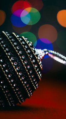 Noel süsleri. Renkli Noel ışıkları arka planı