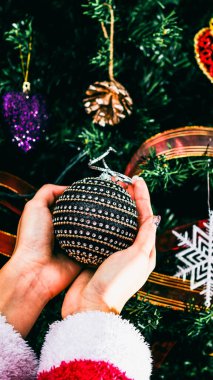 Noel süsleri. Renkli Noel ışıkları arka planı