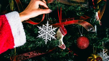 Noel süsleri. Renkli Noel ışıkları arka planı