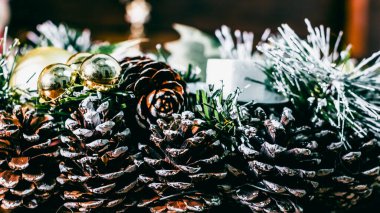 Noel süsleri. Renkli Noel ışıkları arka planı