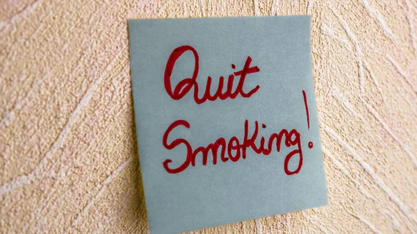 Berichten Stoppen Met Roken Post Schrijven Kleurrijke Kleverige Notitie Begrepen — Stockfoto