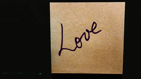 Text Liebe Auf Post Isoliert Auf Schwarzem Hintergrund Schreiben Auf — Stockfoto