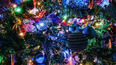 Noel süsleri. Renkli Noel ışıkları arka planı