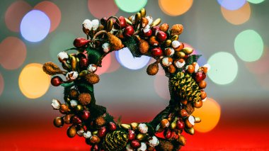 Noel süsleri. Renkli Noel ışıkları arka planı