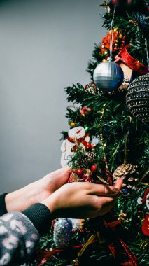 Noel süsleri. Renkli Noel ışıkları arka planı