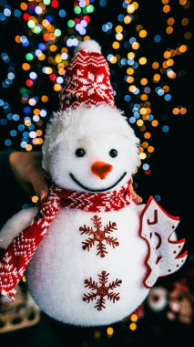 Noel süsleri. Renkli Noel ışıkları arka planı