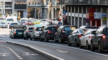 Tampon Tamponu - Romanya 'nın Bükreş kentinde yoğun trafik yoğunluğu, 2023