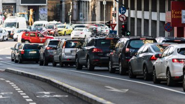 Tampon Tamponu - Romanya 'nın Bükreş kentinde yoğun trafik yoğunluğu, 2023