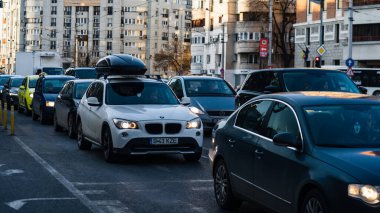 Tampon Tamponu - Romanya 'nın Bükreş kentinde yoğun trafik yoğunluğu, 2023