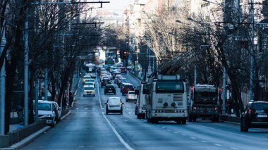 Tampon Tamponu - Romanya 'nın Bükreş kentinde yoğun trafik yoğunluğu, 2023