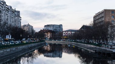 Tampon Tamponu - Romanya 'nın Bükreş kentinde yoğun trafik yoğunluğu, 2023