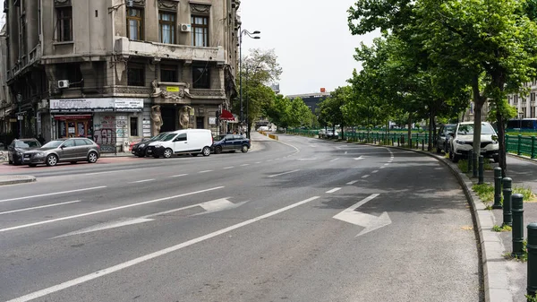 保险杠 2023年罗马尼亚布加勒斯特高峰时段的城市交通拥挤 — 图库照片