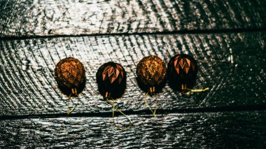 Noel süsleri. Renkli Noel ışıkları arka planı