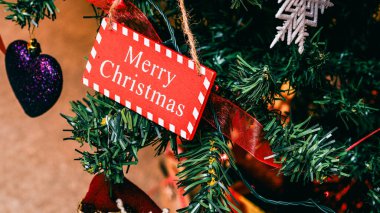 Noel süsleri. Renkli Noel ışıkları arka planı