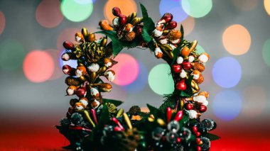 Noel süsleri. Renkli Noel ışıkları arka planı