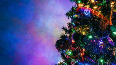 Noel süsleri. Renkli Noel ışıkları arka planı