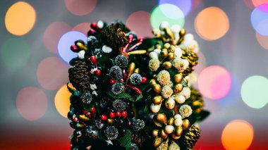 Noel süsleri. Renkli Noel ışıkları arka planı