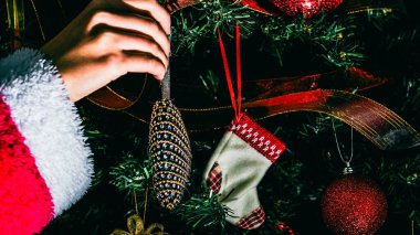 Noel süsleri. Renkli Noel ışıkları arka planı