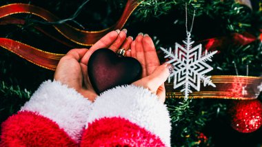 Noel süsleri. Renkli Noel ışıkları arka planı