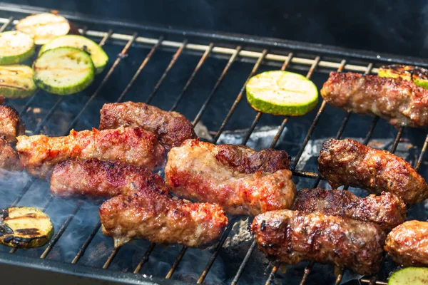 Grillen Vlees Broodjes Genaamd Mici Mititei Met Groenten Char Barbecue — Stockfoto