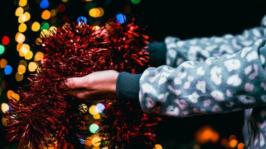 Noel süsleri. Renkli Noel ışıkları arka planı