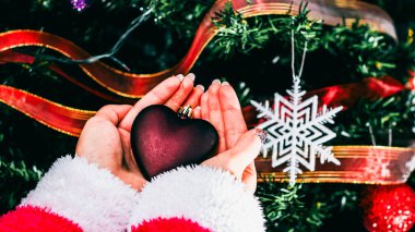 Noel süsleri. Renkli Noel ışıkları arka planı