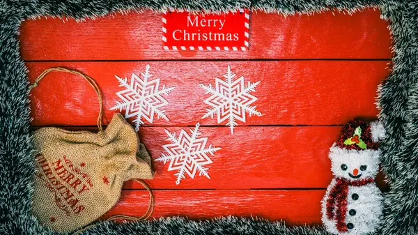 Noel süsleri. Renkli Noel ışıkları arka planı