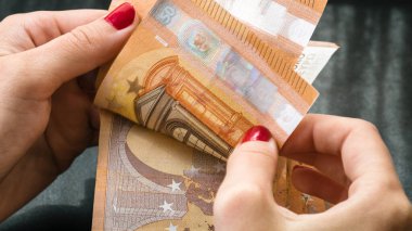 EURO para birimi. Avrupa enflasyonu, EUR parası. Avrupa Birliği para birimi