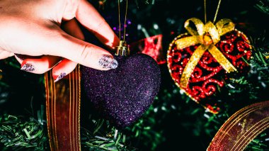 Noel süsleri. Renkli Noel ışıkları arka planı