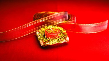 Noel süsleri. Renkli Noel ışıkları arka planı