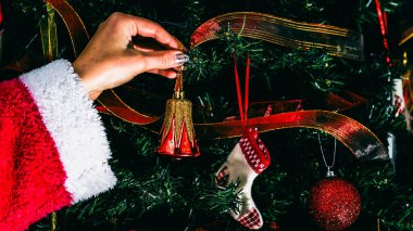 Noel süsleri. Renkli Noel ışıkları arka planı