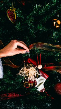 Noel süsleri. Renkli Noel ışıkları arka planı