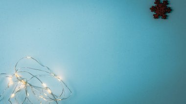 Noel süsleri. Renkli Noel ışıkları arka planı