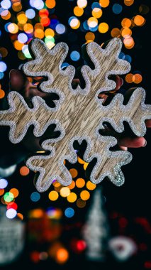 Noel süsleri. Renkli Noel ışıkları arka planı