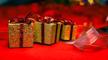 Noel süsleri. Renkli Noel ışıkları arka planı