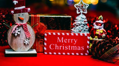 Noel süsleri. Renkli Noel ışıkları arka planı