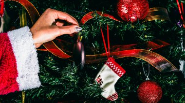 Noel süsleri. Renkli Noel ışıkları arka planı