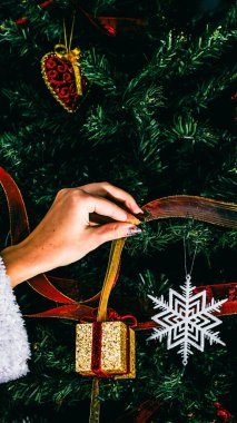 Noel süsleri. Renkli Noel ışıkları arka planı