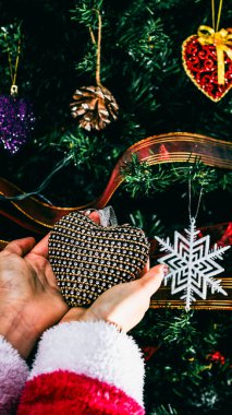 Noel süsleri. Renkli Noel ışıkları arka planı