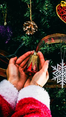 Noel süsleri. Renkli Noel ışıkları arka planı