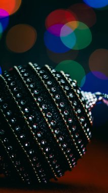 Noel süsleri. Renkli Noel ışıkları arka planı