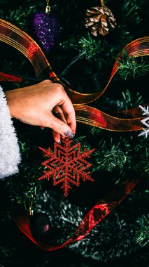 Noel süsleri. Renkli Noel ışıkları arka planı