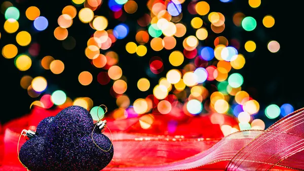 圣诞装饰品五彩缤纷的圣诞灯背景 — 图库照片