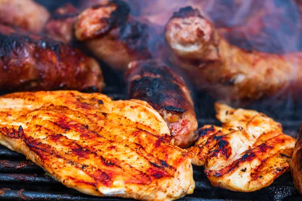 Close Details Homemade Chicken Pork Steak Sausages Barbecue Grill Barbecue — Stock Photo, Image