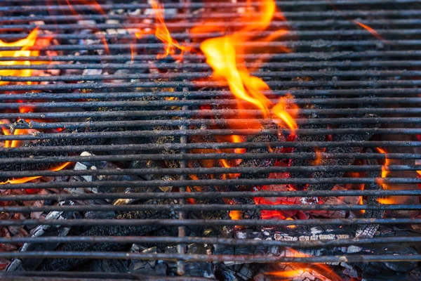 Empty Hot Charcoal Barbecue Grill Bright Flame Hot Burning Grill — Stock Photo, Image